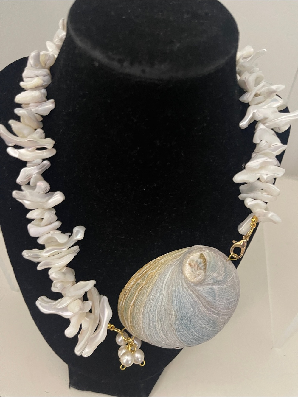 Blue Green Handcrafted White Shell & Pearl Statement Necklace - Picture 7 of 9